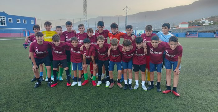 Las selecciones alevines de fútbol de La Palma celebran nuevos entrenamientos