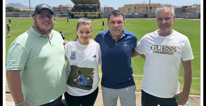 Homenaje a Nayara, exjugadora del UD Ibarra, con la participación del Presidente la FIFT Alejandro Morales Mansito.