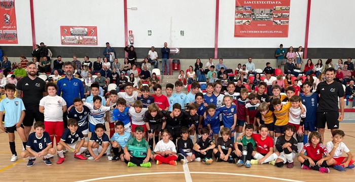 Las selecciones benjamín, alevín e infantil de Canarias de fútbol sala continúan preparando el campeonato de España
